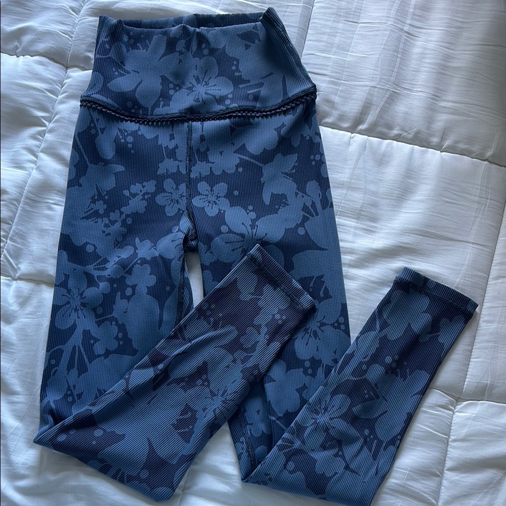 Aerie Blue Floral Hawaiian Print 28” High Rise Ribbed Leggings